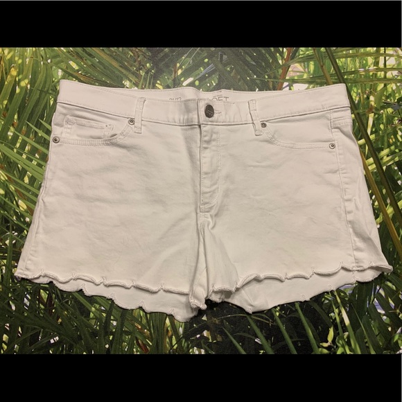 LOFT White Scalloped Jean Shorts - Picture 1 of 4
